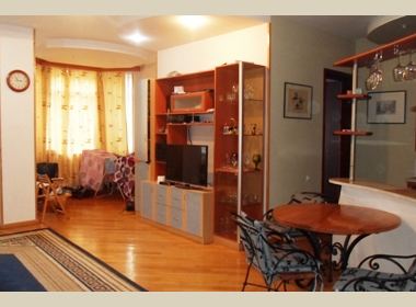 ქირავდება ბინა ვაკეში