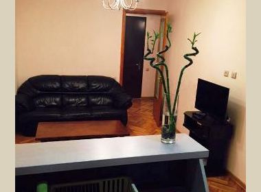 ქირავდება ბინა ვაკეში