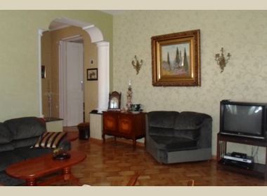 ქირავდება ბინა ვაკეში