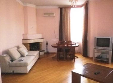 ქირავდება ბინა ვაკეში