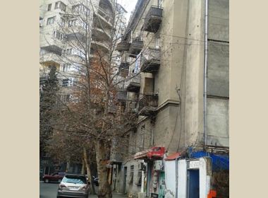 იყიდება ბინა საბურთალოზე