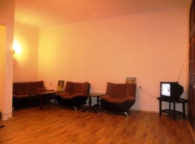 ქირავდება ბინა ვაკეში