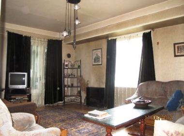 იყიდება ბინა საბურთალოზე