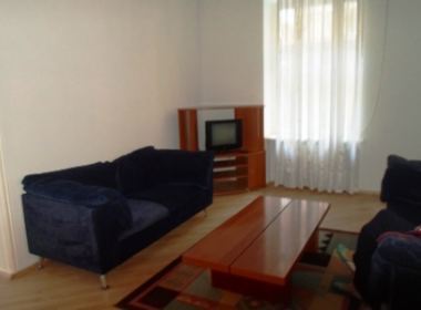 ქირავდება ბინა ვაკეში