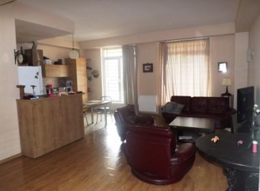 იყიდება ბინა საბურთალოზე