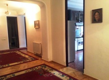 ქირავდება ბინა ვაკეში