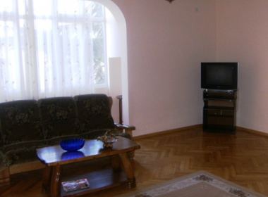 ქირავდება ბინა ვაკეში