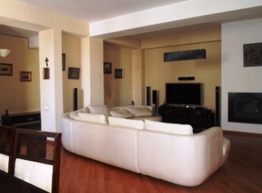 იყიდება ბინა ვაკეში