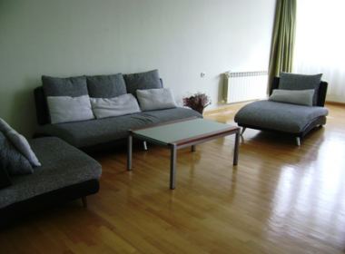 ქირავდება ბინა ვაკეში