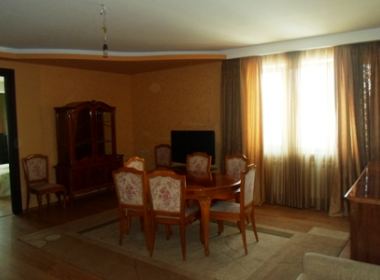 ქირავდება ბინა ვაკეში