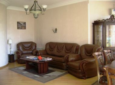 ქირავდება ბინა ვერაზე