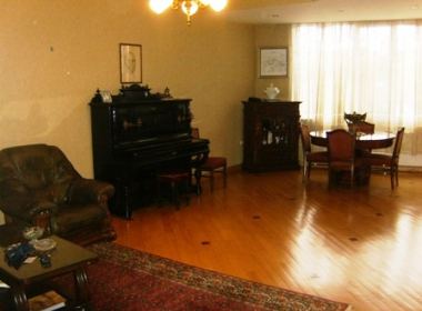 ქირავდება ბინა ვაკეში