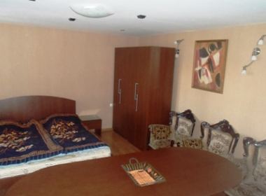 ქირავდება ბინა ვაკეში