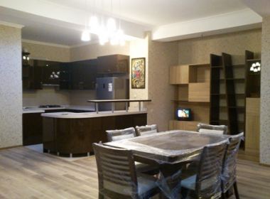 ქირავდება ბინა ვაკეში