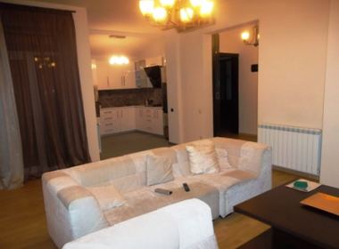 ქირავდება ბინა ვაკეში