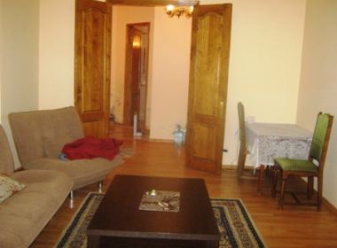 ქირავდება ბინა ვაკეში