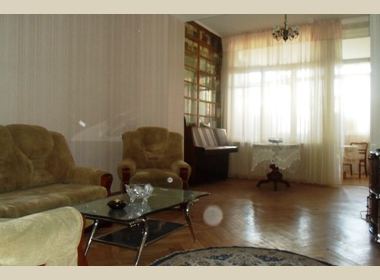 ქირავდება ბინა ვაკეში