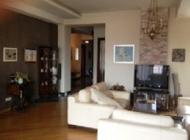 ქირავდება ბინა ვაკეში