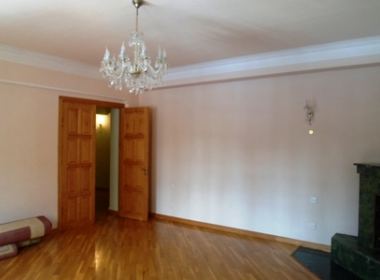 ქირავდება ბინა ვაკეში