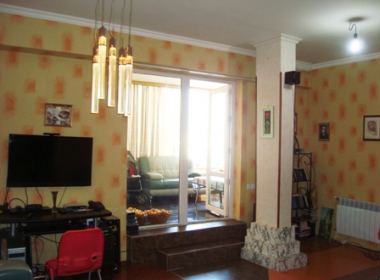 იყიდება ბინა საბურთალოზე