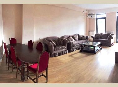 ქირავდება ბინა ვაკეში