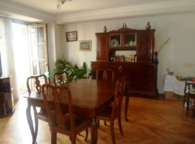 იყიდება ბინა ვაკეში