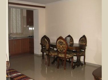 ქირავდება ბინა ვაკეში