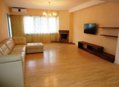 ქირავდება ბინა ვაკეში