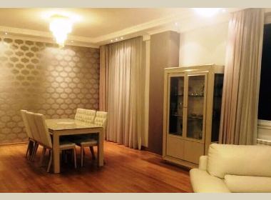 იყიდება ბინა ვაკეში