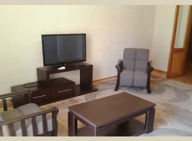 ქირავდება ბინა ვაკეში