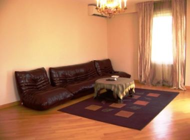 ქირავდება ბინა ვაკეში