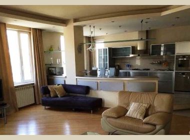 ქირავდება ბინა ვაკეში