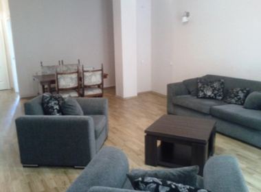 ქირავდება ბინა ვაკეში