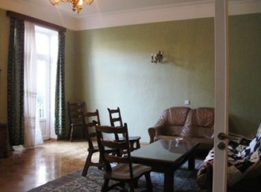 ქირავდება ბინა ვაკეში