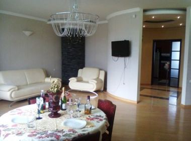 ქირავდება ბინა ვაკეში