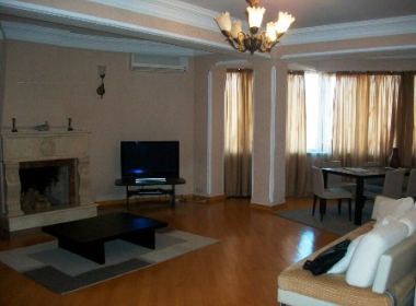 ქირავდება ბინა ვაკეში