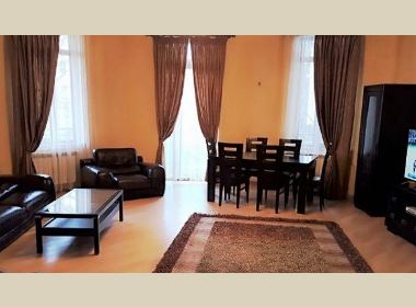 ქირავდება ბინა ვაკეში