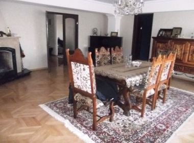 იყიდება ბინა საბურთალოზე