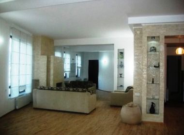 იყიდება ბინა საბურთალოზე