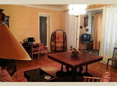 იყიდება ბინა საბურთალოზე