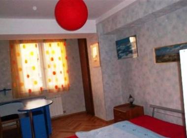 ქირავდება ბინა ვაკეში