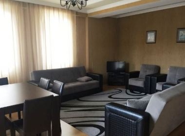 ქირავდება ბინა ვაკეში