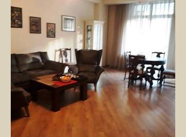 ქირავდება ბინა ვაკეში