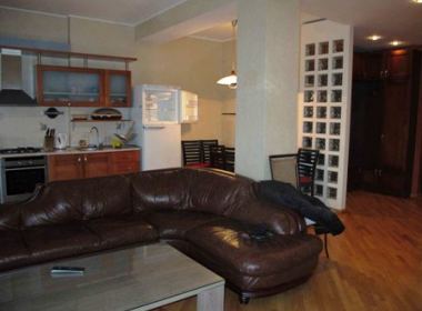 ქირავდება ბინა ვაკეში