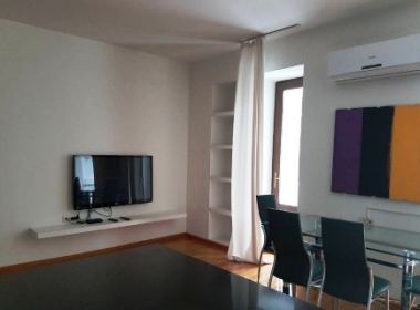 ქირავდება ბინა ვაკეში