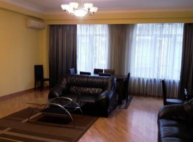 ქირავდება ბინა ვაკეში