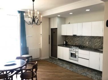 ქირავდება ბინა ვაკეში