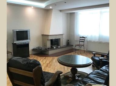 ქირავდება ბინა ვაკეში