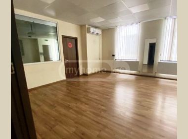 ქირავდება საოფისე ფართი საბურთალოზე