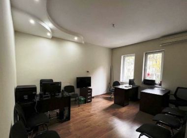 ქირავდება საოფისე ფართი საბურთალოზე